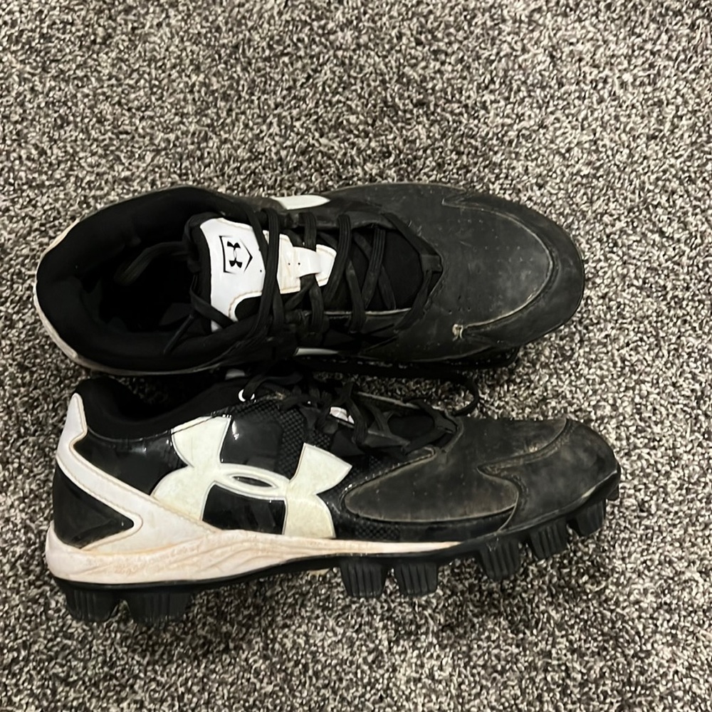 Under armour softball cleats size 7.5 women’s